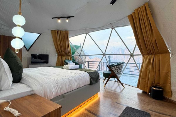 Luxury Room | Desk, laptop workspace, WiFi (free)