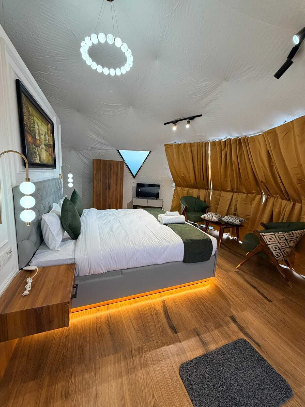 Luxe kamer | Een bureau, een laptopwerkplek, gratis wifi