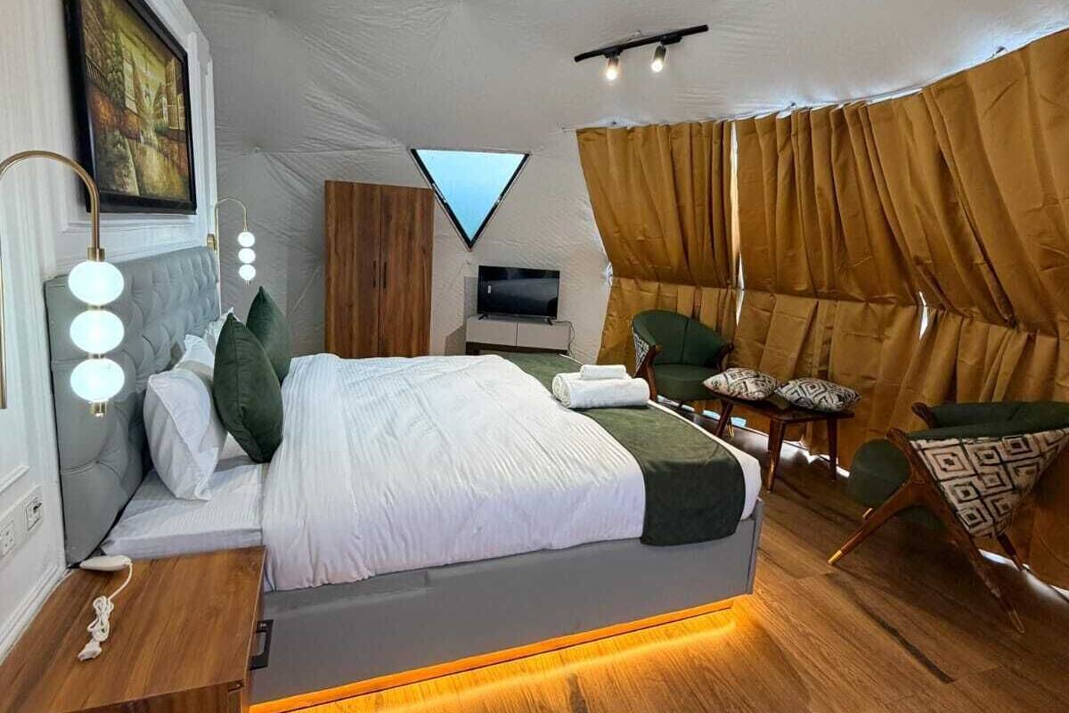 Bureau, espace de travail pour ordinateur portable, Wi-Fi gratuit