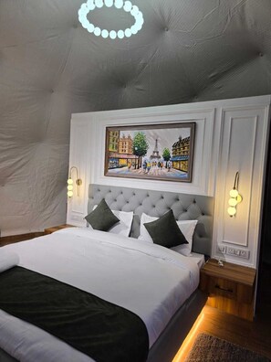 Bureau, espace de travail pour ordinateur portable, Wi-Fi gratuit