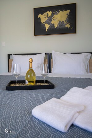1 bedroom, desk, soundproofing, iron/ironing board - Ariadne - Elegant & Chic House in Egaleo/Athens (Egaleo)