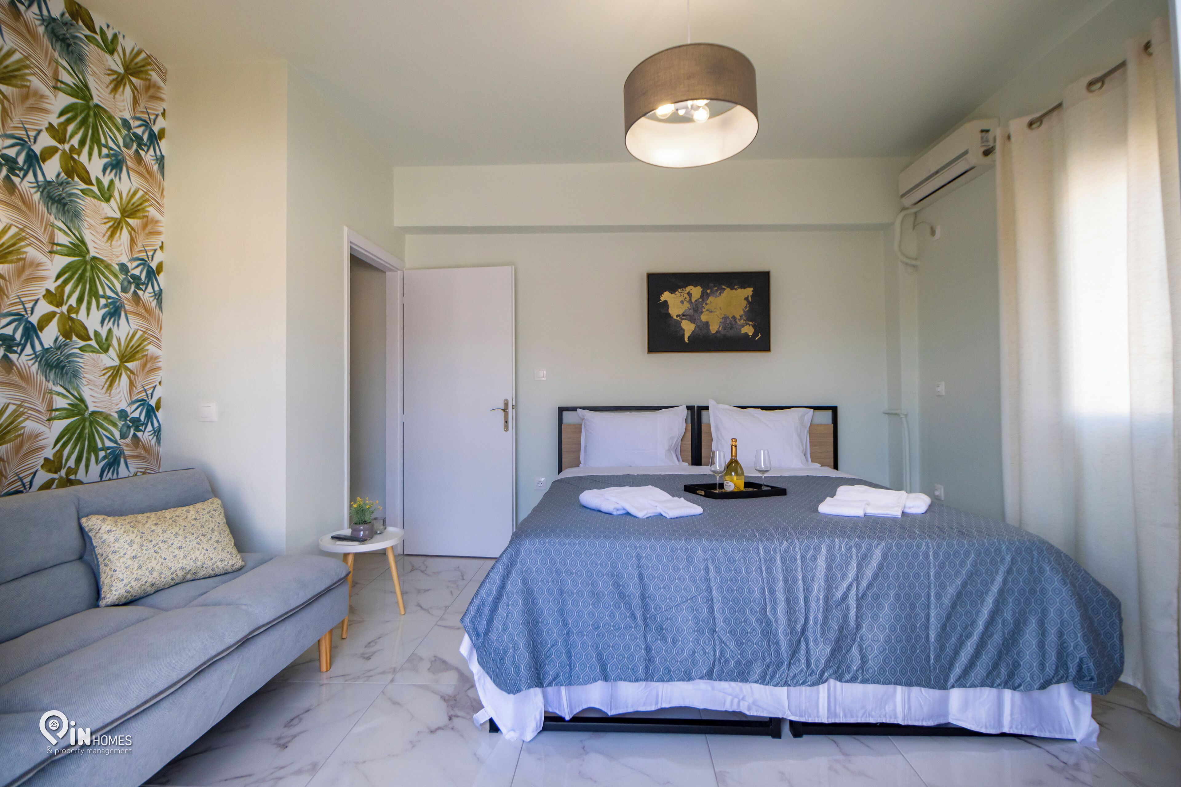 1 slaapkamer, een bureau, geluiddichte muren