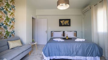1 slaapkamer, een bureau, geluiddichte muren