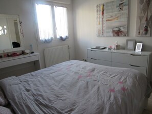 Iron/ironing board, WiFi, bed sheets - Charming app T4 85m2 with terrace Coeur Marianne (Montpellier)