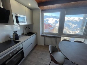 Fridge, microwave, oven, stovetop - Essence Sierra Nevada Apartment with Wi-Fi (Sierra Nevada)