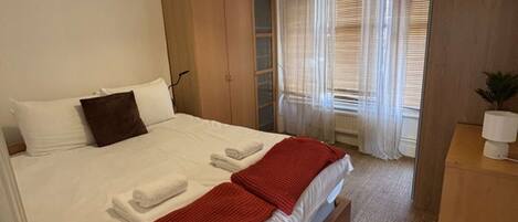 1 bedroom, iron/ironing board, internet, bed sheets