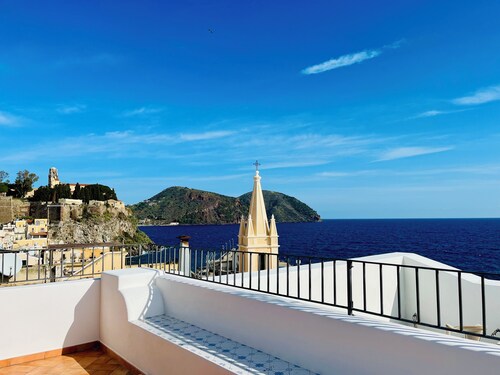 Pietra Menalda - Spacious three-room apartment with panoramic terrace in Lipari