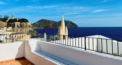 Pietra Menalda - Spacious three-room apartment with panoramic terrace in Lipari