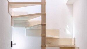 A wooden staircase with a minimalist design, leading to a higher floor. - Pietra Menalda - Apartment with sea-view terrace (Lipari)