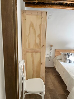 2 slaapkamers, een strijkplank/strijkijzer, wifi, beddengoed