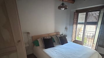 2 habitaciones, tabla de planchar con plancha, wifi y ropa de cama