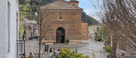 تناول الطعام بالخارج