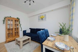 TV - Functional Apartment in Ochota | Separate Kitchen and Balcony (Warszawa)