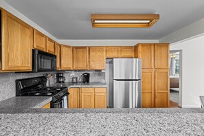 Fridge, microwave, oven, stovetop - Golden View Townhouse - Walk to Downtown! (Golden)