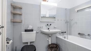 Dusche, Haartrockner, HandtĂŒcher