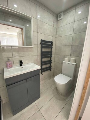 Douche, serviettes fournies