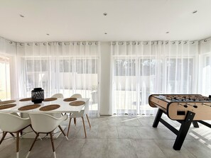 غرفة الألعاب