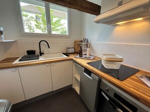 Microwave, oven, stovetop, dishwasher - "L'Hilo - Apartment 4 people - 250 m from the beach (Varaville)