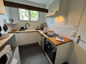 Microwave, oven, stovetop, dishwasher - "L'Hilo - Apartment 4 people - 250 m from the beach (Varaville)
