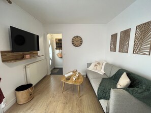 TV - "L'Hilo - Apartment 4 people - 250 m from the beach (Varaville)