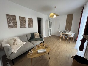 TV - "L'Hilo - Apartment 4 people - 250 m from the beach (Varaville)