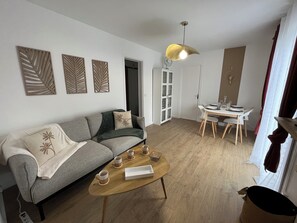 TV - "L'Hilo - Apartment 4 people - 250 m from the beach (Varaville)