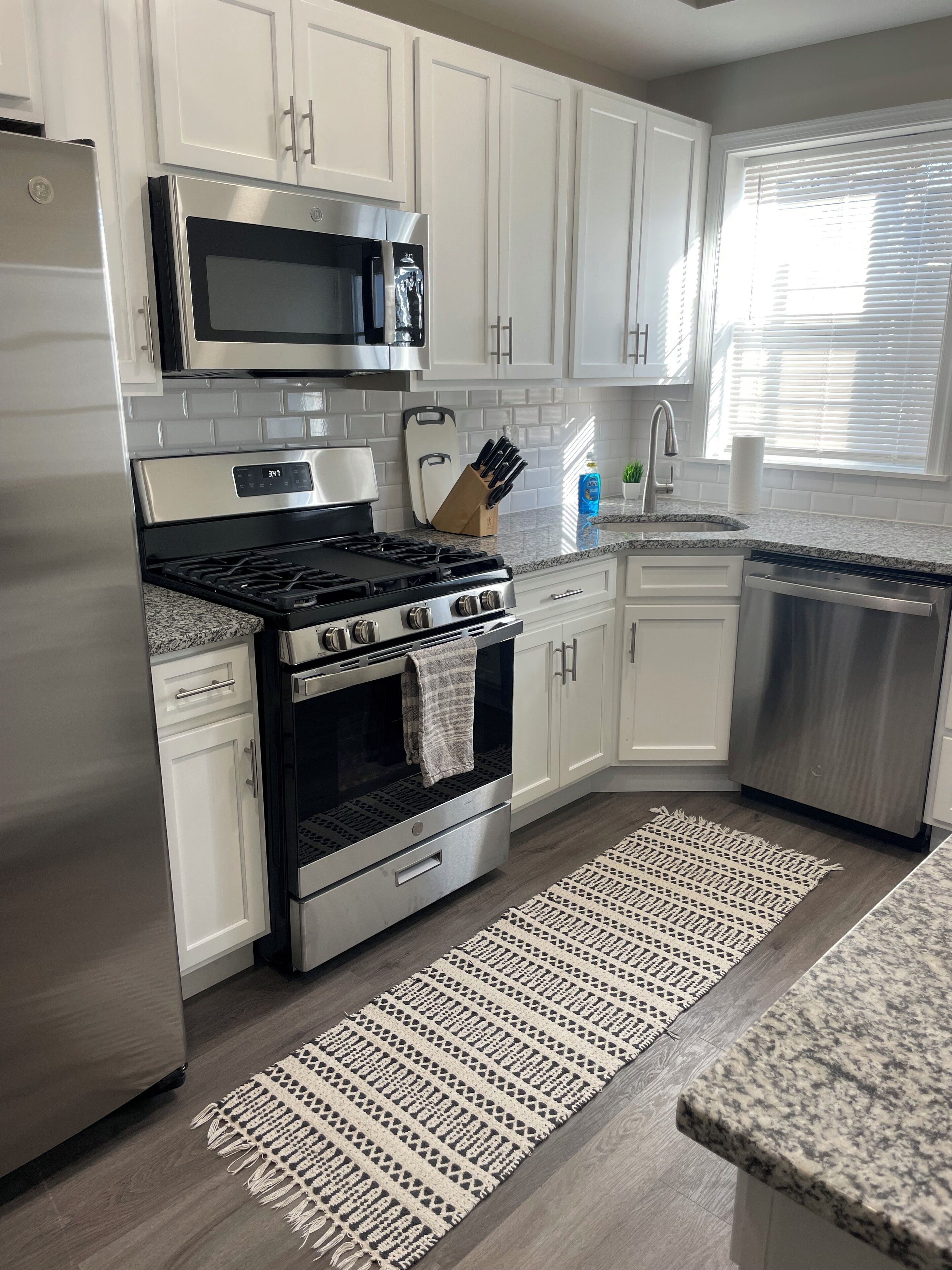 Micro-ondes, four, plaque de cuisson, lave-vaisselle