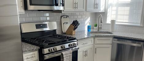 Micro-ondes, four, plaque de cuisson, lave-vaisselle