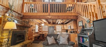 Rustic 5BR Cabin Near Grandfather Mtn, Linville & Blue Ridge Parkway <br>Sleeps 12 | 5 Bedrooms | 3 Bathrooms | Firepit | WiFi | Two Fireplaces | Outdoor Grill | Family-Friendly | Remote Work Ready