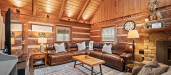 Ginger Stag Cottage a Rustic 5BR Cabin Near Grandfather Mtn, Linville & Blue Ridge Parkway <br>Sleeps 12 | 5 Bedrooms | 3 Bathrooms | Firepit | WiFi | Two Fireplaces | Outdoor Grill | Family-Friendly | Remote Work Ready