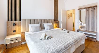 Holiday Home 'Modern Ku’damm Luxury Home For 14 I' with Wi-Fi