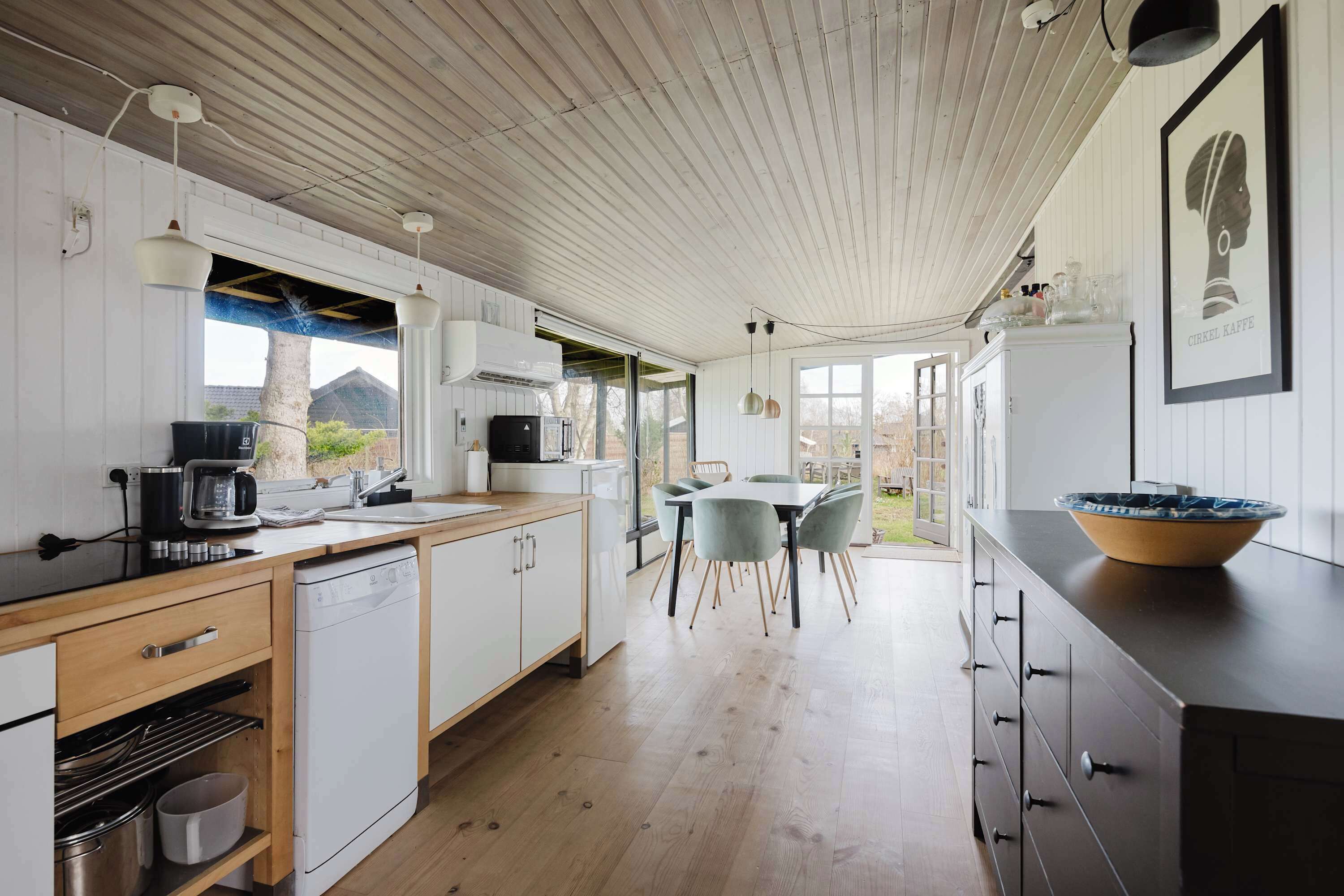 Køleskab, mikrobølgeovn, ovn, kogeplade