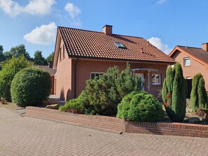 Exterior - Vacation home Feriendomizil Seeluft in Haselünne directly on the lake with a beautiful terrace (Haselünne)