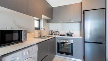 Apartment, 1 Double Bed with Sofa bed, Kitchen, City View | Private kitchen | Full-size fridge, microwave, oven, stovetop