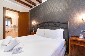 Hypo-allergenic bedding, soundproofing, cots/infant beds, free WiFi - Locanda Art Deco' (Venice)