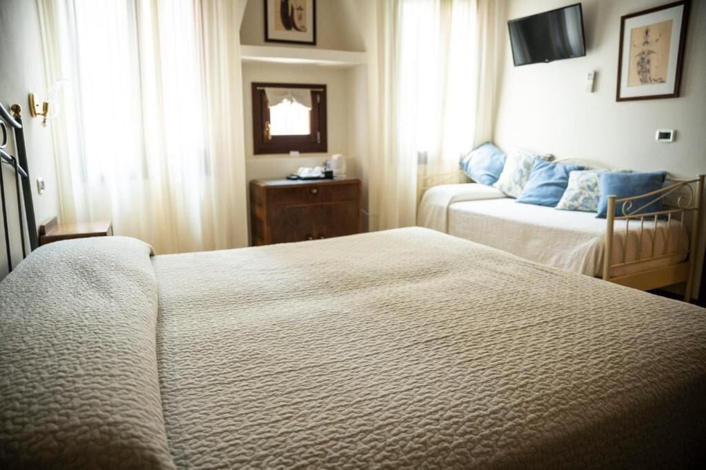 Standard-Dreibettzimmer | Allergikerbettwaren, schallisolierte Zimmer, Babybetten