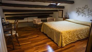 Economy dubbelrum | Allergitestade sängkläder, ljudisolering, barnsängar och gratis wi-fi