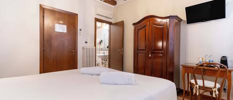 Economy Double Room | Hypo-allergenic bedding, soundproofing, cribs/infant beds, free WiFi