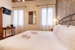 Economy Double Room | Hypo-allergenic bedding, soundproofing, cribs/infant beds, free WiFi - Locanda Art Deco' (Venice)