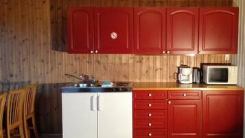 Cabin, Balcony, Garden View | Private kitchen