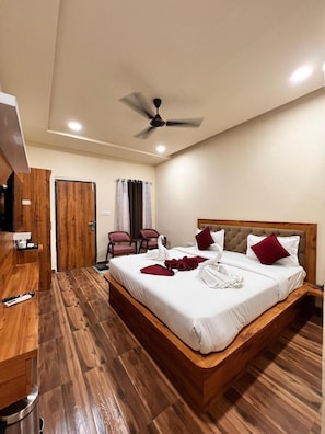 Basic Double Room | Free WiFi - Hotel Saffron Restaurant and Bar (Ajmer)