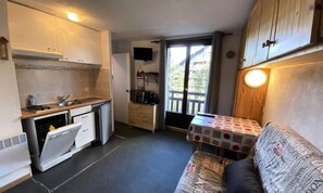 Living area - Apartment in Vars Near Ski Slopes (Risoul)