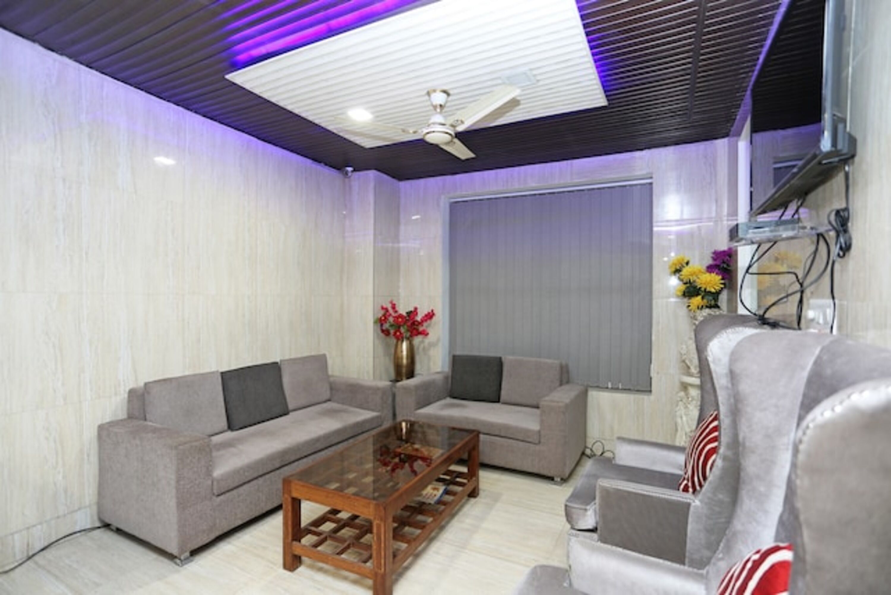 32-inch flat-screen TV with cable channels