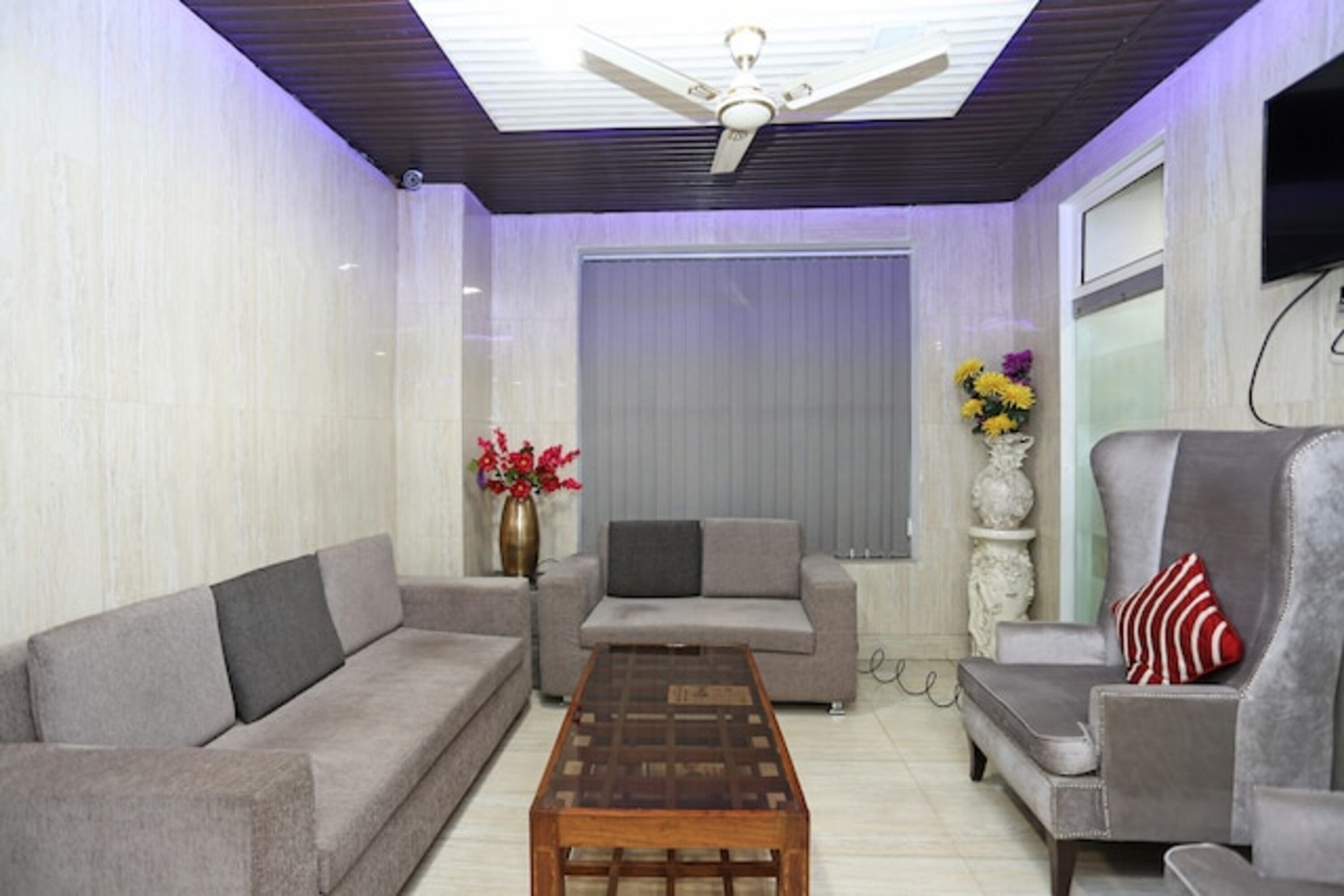 32-inch flat-screen TV with cable channels