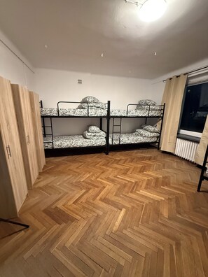 Shared Dormitory, Mixed Dorm | Free WiFi - HOSTEL PULSE (Warszawa)