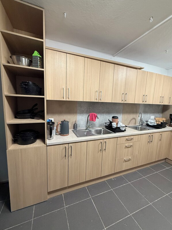 Shared kitchen - HOSTEL PULSE (Warszawa)