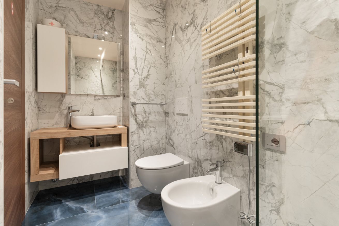 Dusche, Bidet, Handtücher