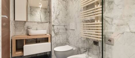 Shower, bidet, towels