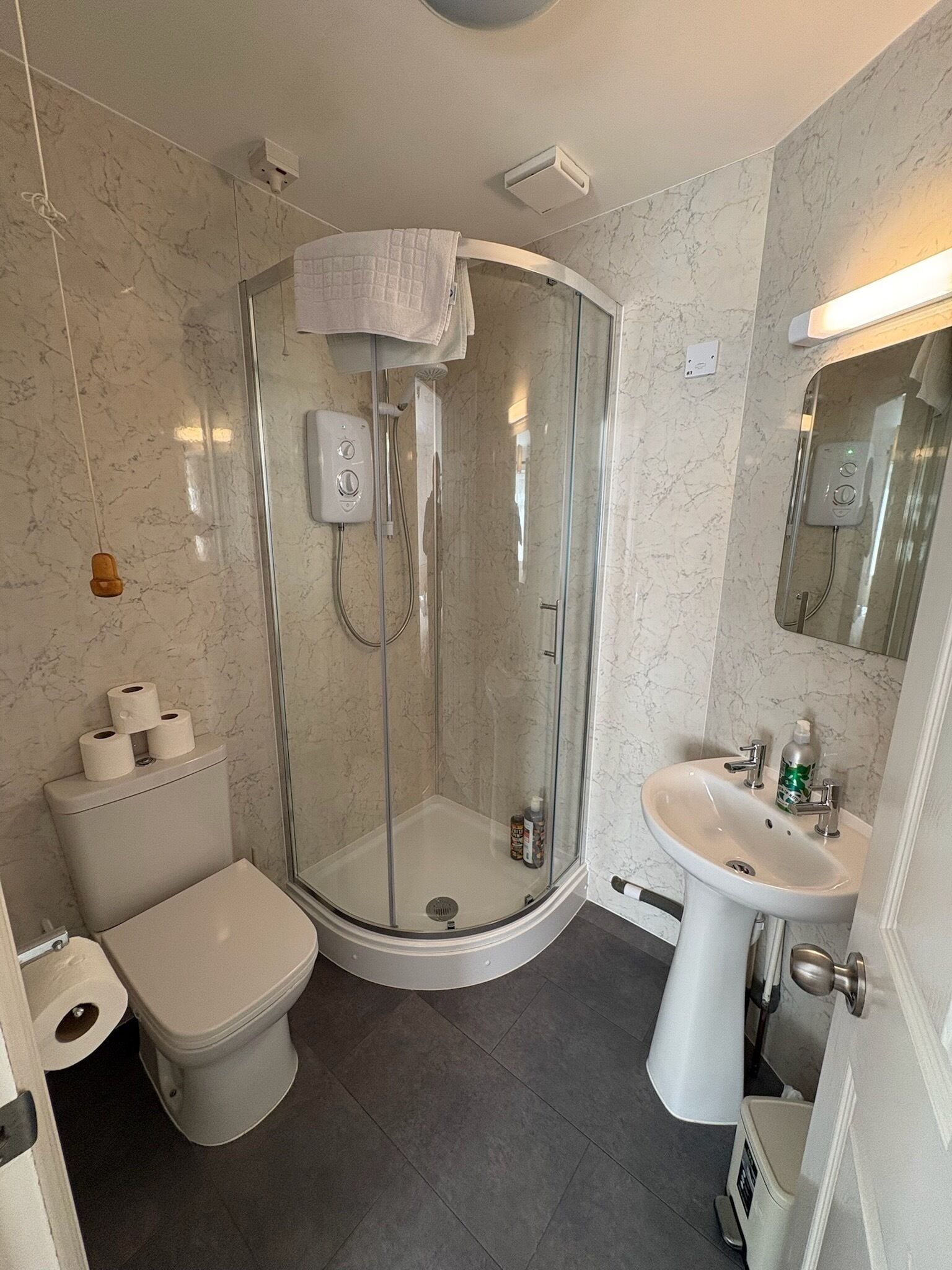 Deluxe Apartment | Bathroom | Bathrobes