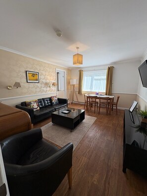 Deluxe Apartment | Living area